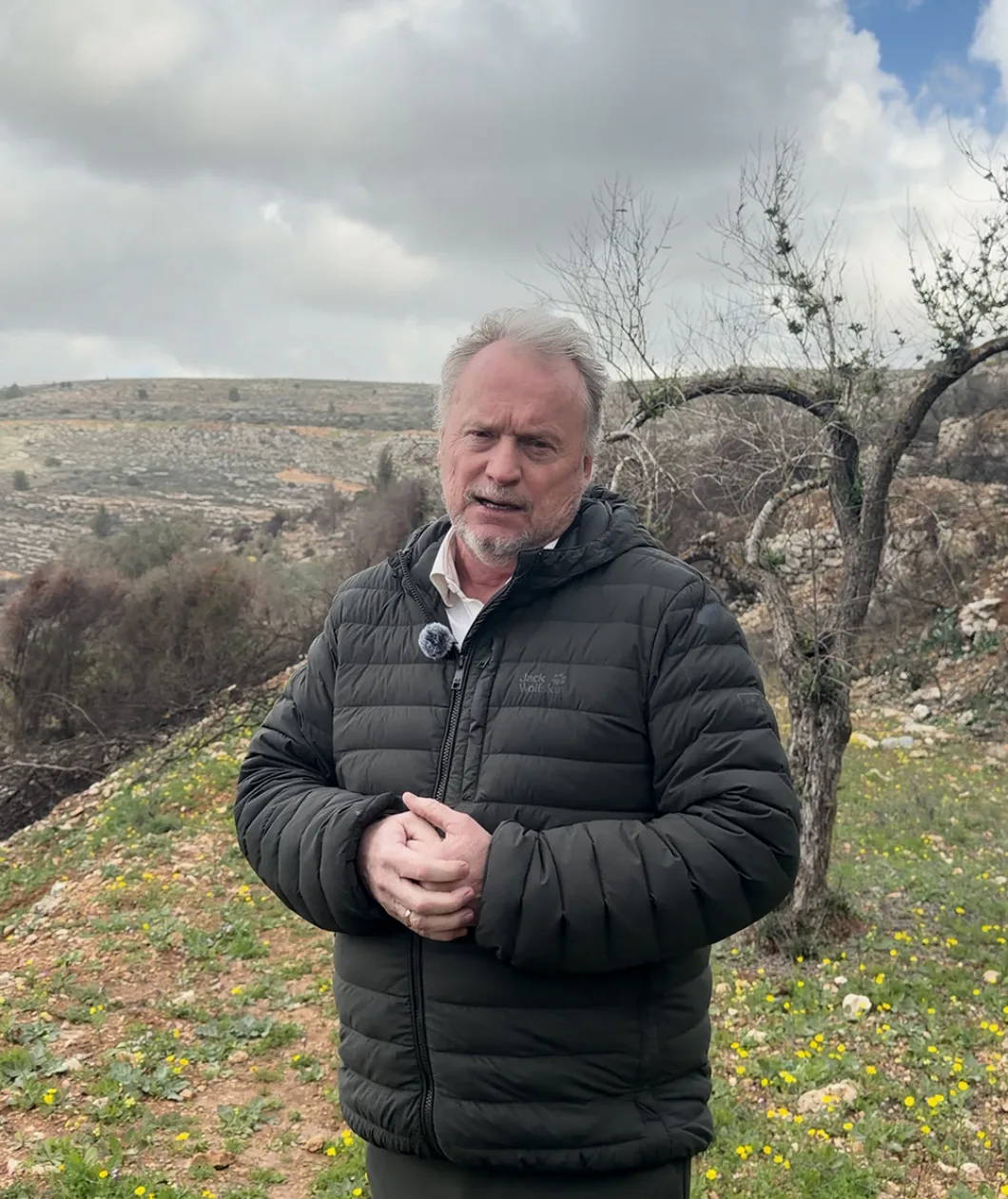 A roll 00 09 37 06 Still005