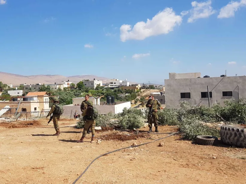 Landbrukseiendommer blir ødelagt i Altwaneh-området i Hebron.