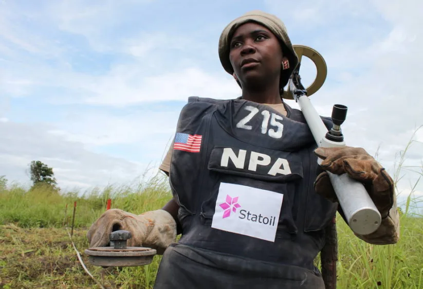 Humanitaer nedrustning i Angola inter img 925x632