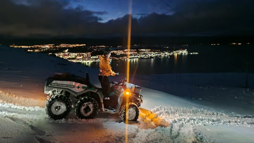 Norsk Folkehjelp Tromsø rykket ut da to turister trengte hjelp ned fra fjellet i oktober i fjor. Slik oppdrag har det blitt mange flere av de siste årene.