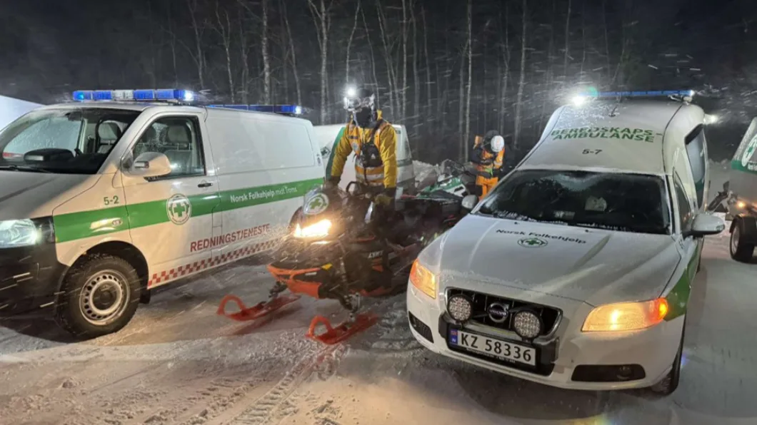 Mannskaper gjør seg klare til innsats i Rostadalen.