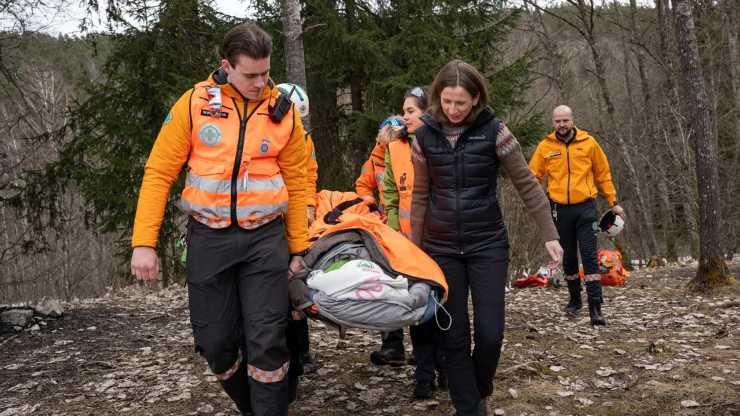 Justis- og beredskapsminsiter Astri Aas-Hansen deltok på øvelse før hun åpnet årets påskeberedskap.