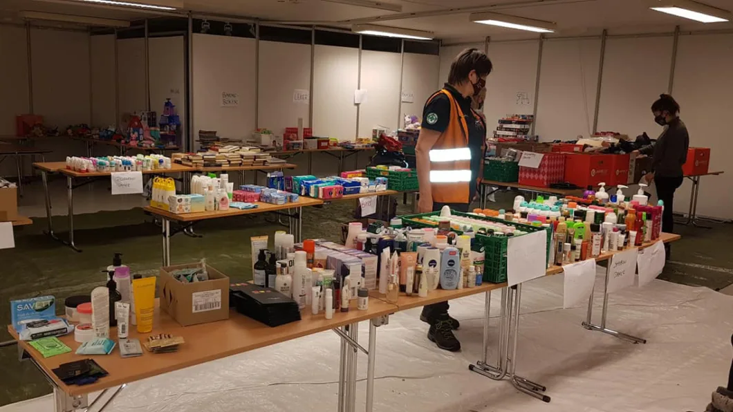 Gratisbutikken skulle bidra til at de evakuerte fikk tak i det mest nødvendige.