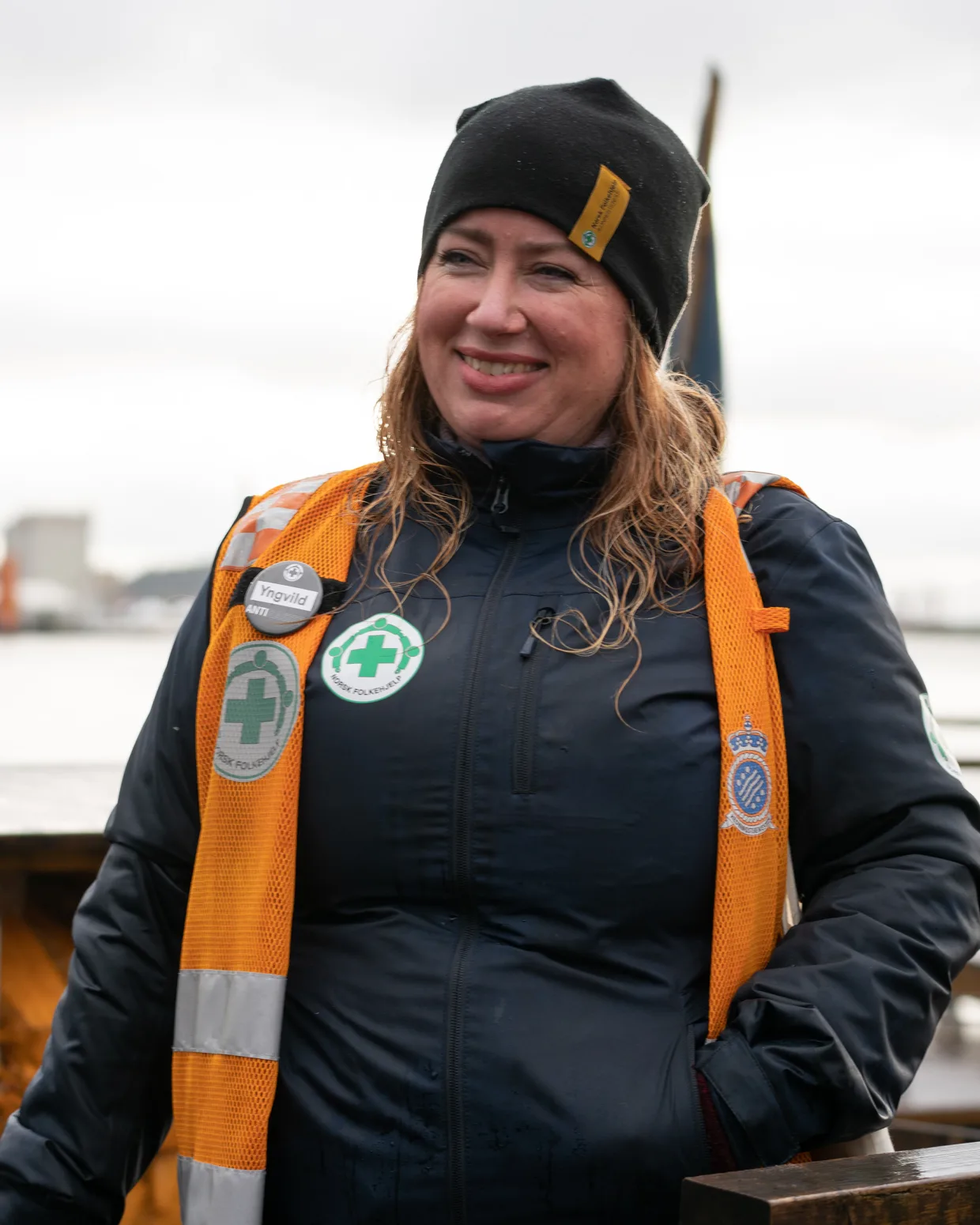 Yngvild Kristensen forteller at medlemmene i Norsk Folkehjelp Kongsberg er flinke til å snakke ut om krevende situasjoner de opplever som frivillige.