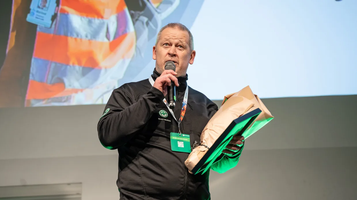 Øyvind Arntzen ble den første vinneren av prisen "årets frivillig" i Norsk Folkehjelp.