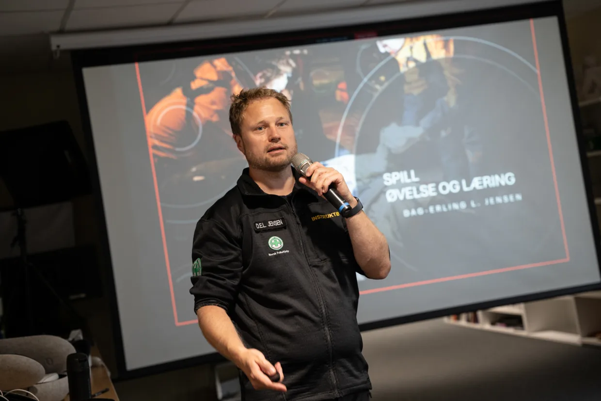 I tillegg til å være frivillig i Norsk Folkehjelp Follo, er Dag-Erling Jensen fagansvarlig i spillutvikling ved Fagskolen Kristiania.