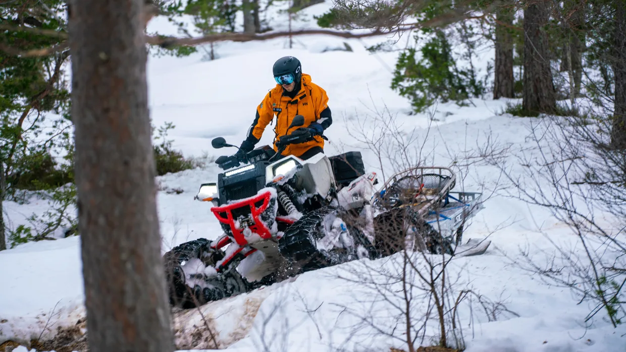 Sondre Nordås på utrykning med ATV.