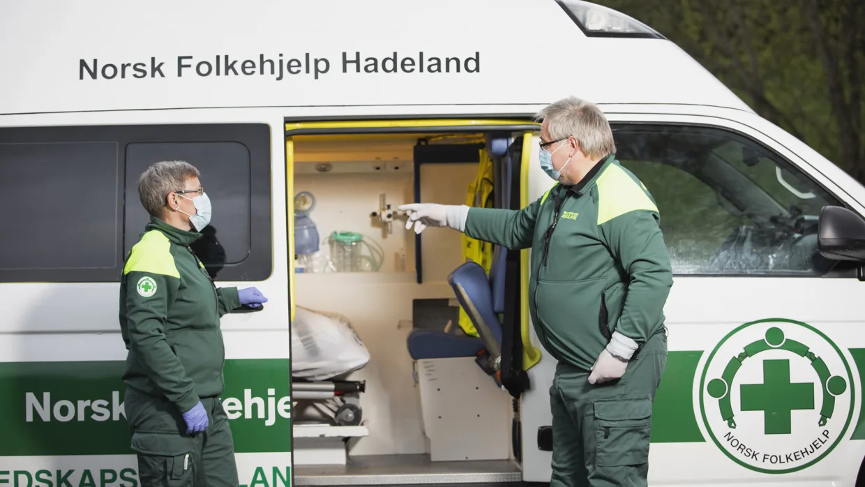 Under koronapandemien har laget fått nye utfordringer, og kjører nå beredskapsambulanse på oppdrag fra Sykehuset Innlandet.