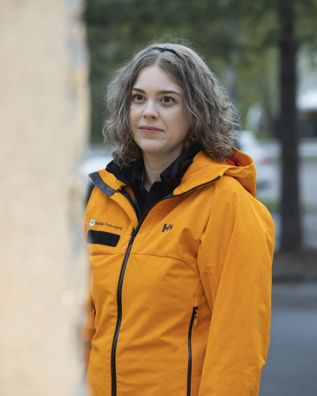 Anna foran minnesmerket som ble satt opp i Lunner kommune.