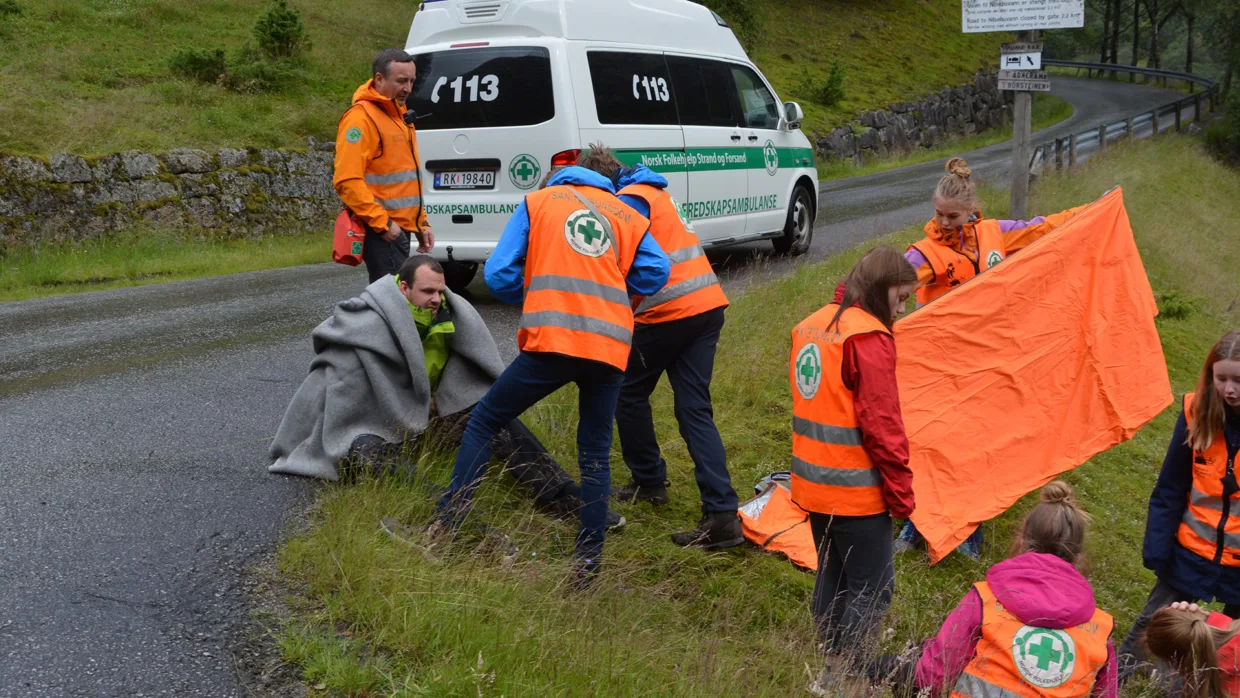 Ungdommene ble satt på prøve da mannskaper fra Norsk Folkehjelp Sandnes kom med en beredskapsambulanse. Ungdommene måtte operere som mannskaper på vei til forskjellige ulykker.