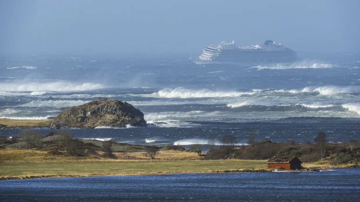 Passasjerene på Viking Sky måtte evakueres da cruiseskipet fikk motorstopp ir Hustadvika.