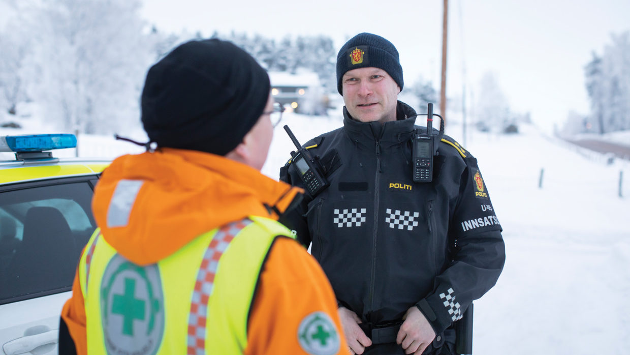 Innsatsleder Tom Richard Jansen har tatt turen innom øvelsen hos Norsk Folkehjelp Modum. – Vi er takknemlige hver eneste gang de bruker fritiden sin på å stille opp for andre, sier han.