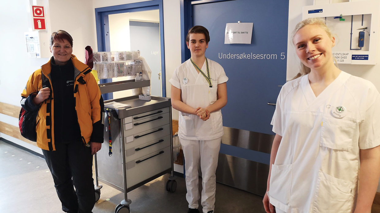 Til venstre: Siw Lilly Osmundsen, Sondre Olsen og Fride Uthaug Reite i Norsk Folkehjelp Oslo på vakt på akuttmottaket på Diakonhjemmet sykehus.