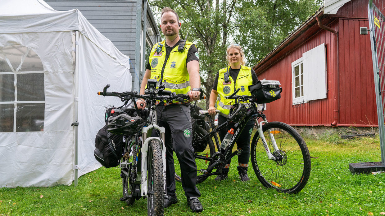 Espen Berggrav Oppegaard og Linn Cathrin Bergsodden med sykkelberedskap.