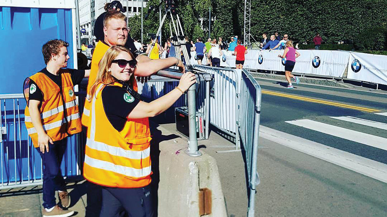 Mannskaper fra Norsk Folkehjelp er plassert ut på flere poster under Oslo Maraton. Faren for alvorlige hendelser, som hjertestans, er stor.