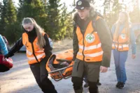 Evakuering av pasient var blant det ungdommene trente på i løpet av actionhelgen.