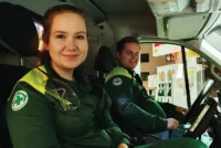Camilla Acklam og Jørgen Langtangen Gulliksen har kjørt beredskapsambulanse sammen i flere år.