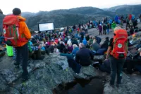 Preikestolen har sjelden vært like folksom som denne kvelden.