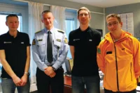 Den nye redningsgruppa i Bodø møter politiet for å melde seg til tjeneste.
