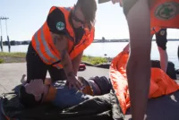 Trening er viktig for å kunne handle riktig ved en hjertestans, og mange av Norsk Folkehjelps mannskaper trener på HLR flere ganger i året.