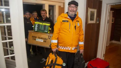 Frivillige fra Norsk Folkehjelp Nesset rykker inn med nødvendig utstyr for å bistå kommunen i evakueringen under ekstremværet Gyda.