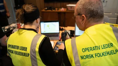 Under 20 % av alle operative ledere i Norsk Folkehjelp er kvinner. – Vi må tørre å slippe kvinner fram operativt i organisasjonen, skriver Vegard Eidissen Lindbæk.