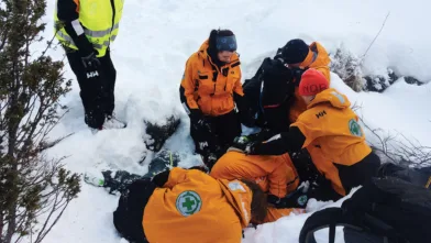 Trening er avgjørende for at skredgruppa skal kunne redde liv når det gjelder.