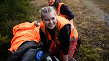 Beate Liberg like seg best i felt. Her trener hun på pasientbehandling under en actionhelg for sanitetsungdom hjemme på Rena i 2022.