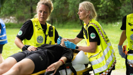 Deltakere på avansert førstehjelp-kurs på Sørmarka i 2022.