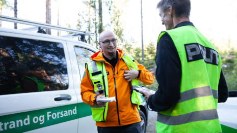 Raymond Sæther er Norsk Folkehjelp Hasviks første operative leder. Her er han i aksjon på operativ leder-kurset på Kongsvinger i vår