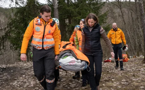 Justis- og beredskapsminsiter Astri Aas-Hansen deltok på øvelse før hun åpnet årets påskeberedskap.