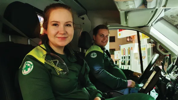 Camilla Acklam og Jørgen Langtangen Gulliksen har kjørt beredskapsambulanse sammen i flere år.