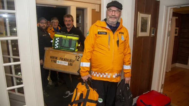 Frivillige fra Norsk Folkehjelp Nesset rykker inn med nødvendig utstyr for å bistå kommunen i evakueringen under ekstremværet Gyda.