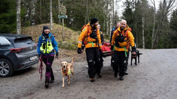Norske redningshunder og frivillige i Norsk Folkehjelp Follo på øvelse i høst.