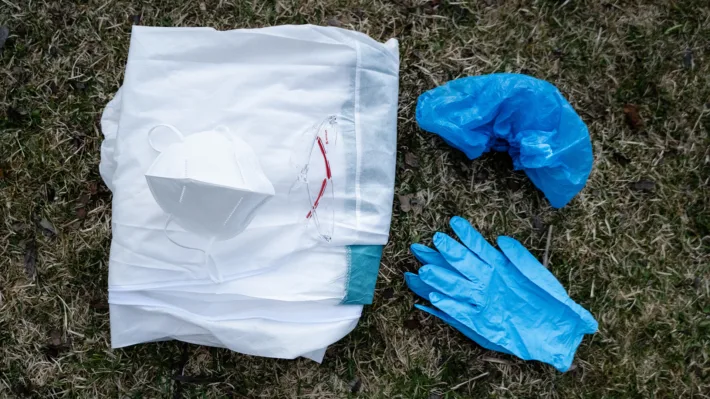 Vanntett ytterlag og smittefrakker reduserer fordampningstapet betraktelig, og kan føre med seg andre utfordringer enn smitte under bruk.