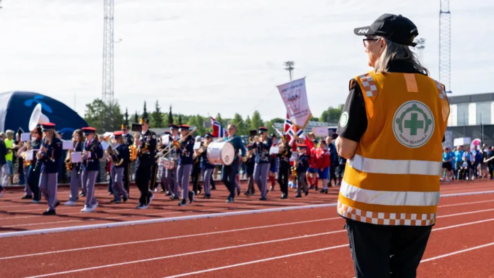 Det er viktig med et et våkent blikk når en står sanitetsvakt på idrettsarrangementer for mennesker med funksjonsnedsettelser. Mange av deltagerne komplekse sykdommer, så det blir fort flere hendelser en må håndtere samtidig.