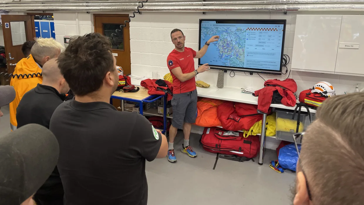 Redningsbasen til Langdale Ambleside Mountain Rescue Team har et digitalt kart over aksjonsområdet.