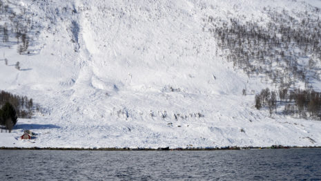 Snøskredet på Reinøya tok livet av to personer og ødela gården de bodde på.