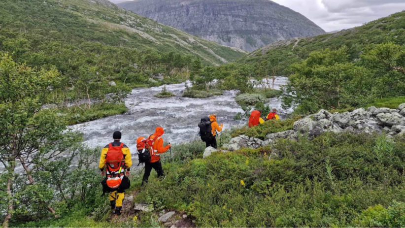 Norsk Folkehjelp Nesset måtte rykke ut for å redde værfaste turister på fjellet.