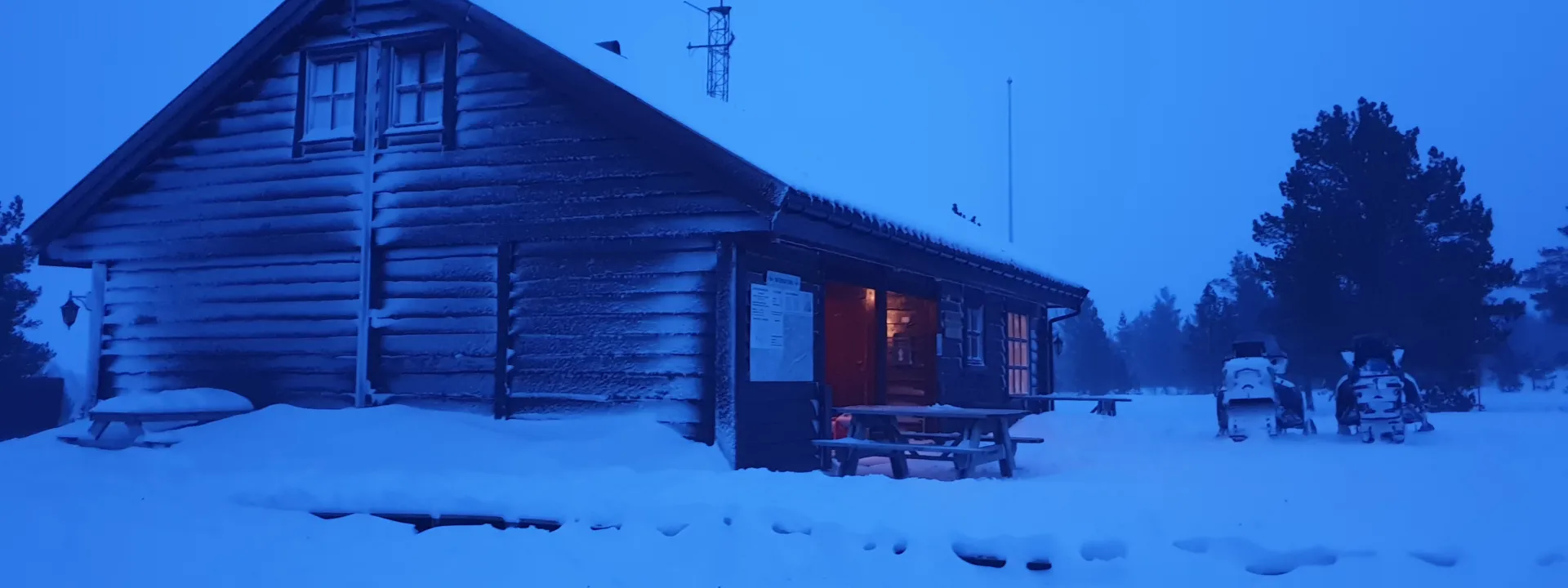 Nedfrosset hytte etter snostorm