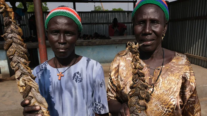 Fish market in Bor dried fish prod women 1
